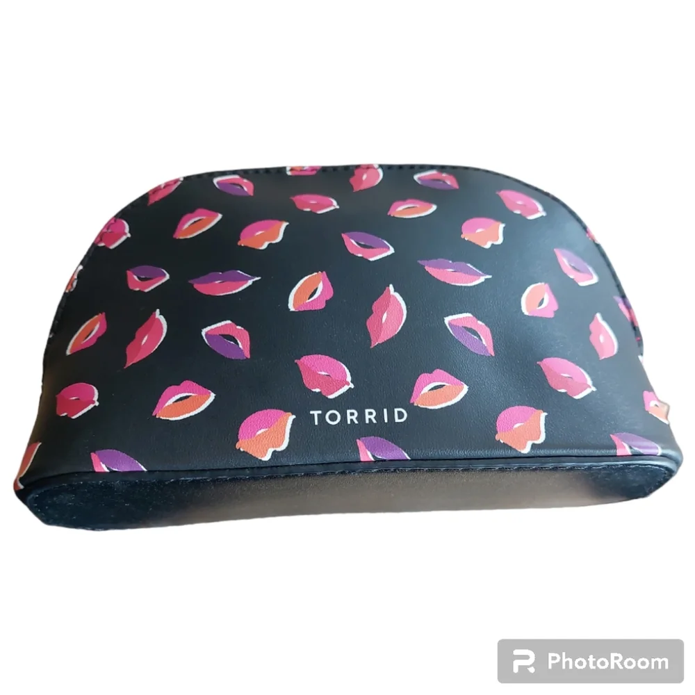 Torrid Lips Pink &  Red Makeup Bag NWT - Picture 10 of 11